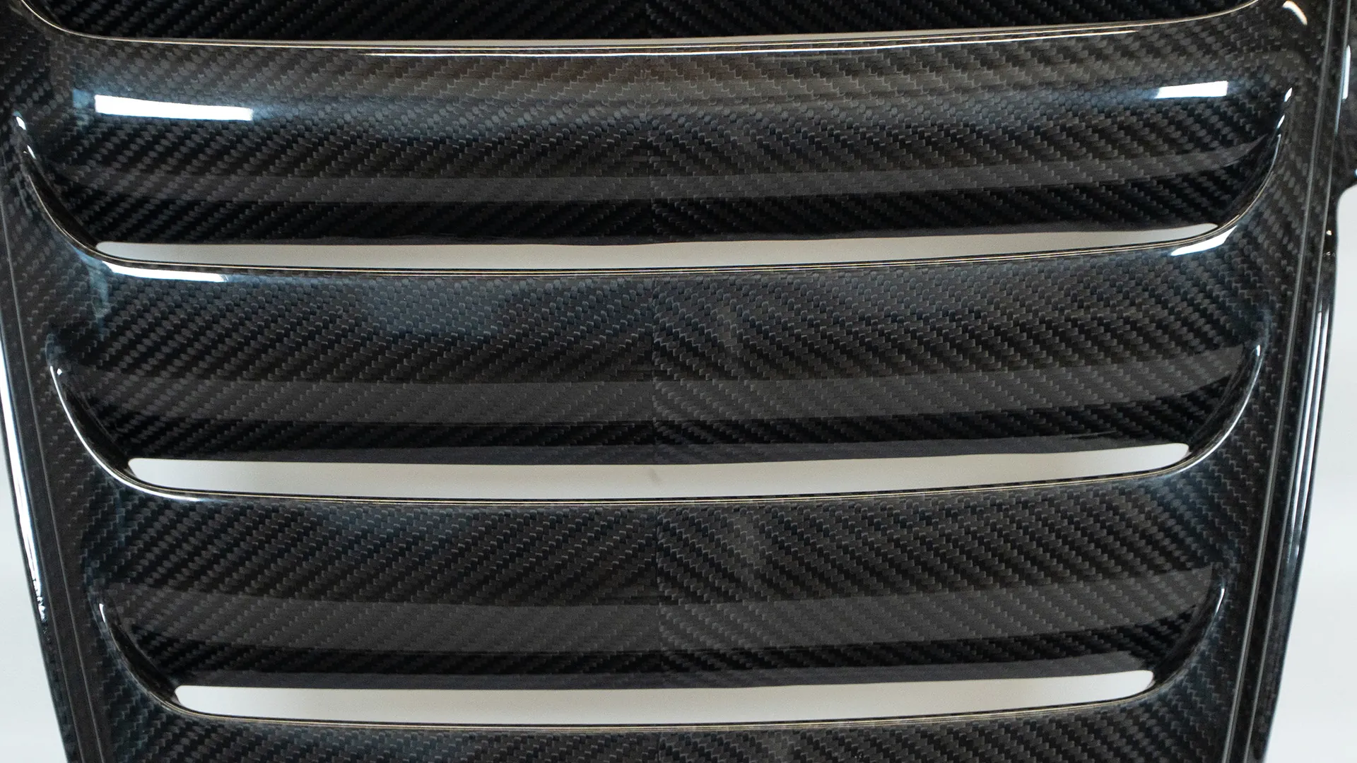 Carbon fiber engine back plate for the McLaren 650S