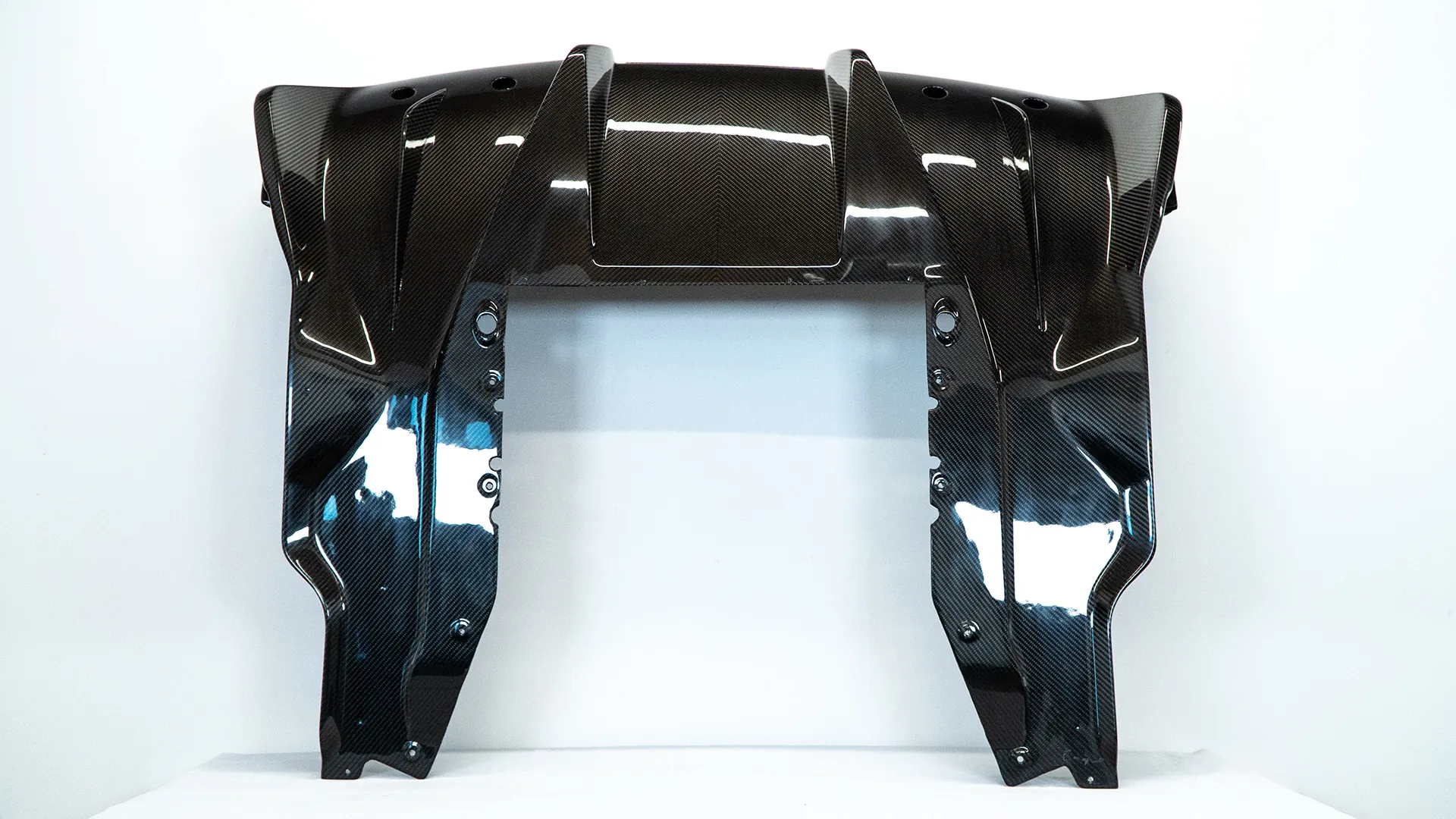 Gloss carbon fiber rear diffuser for the McLaren 650S