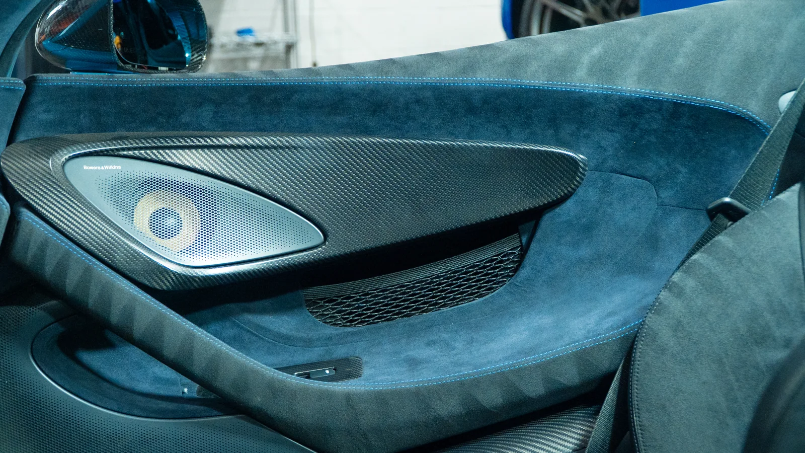 McLaren 600LT Spider interior retrimmed in Midnight Blue Alcantara — photograph 9