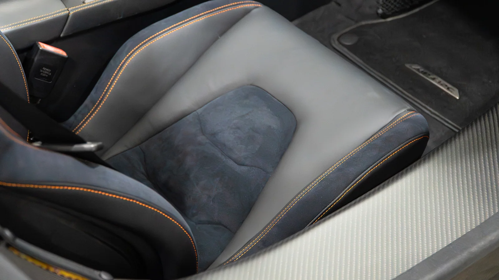 McLaren 650S Spider interior retrimmed in Midnight Blue Alcantara — photograph 5
