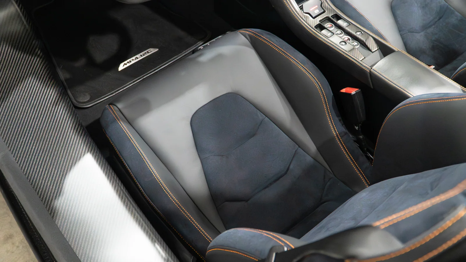 McLaren 650S Spider interior retrimmed in Midnight Blue Alcantara — photograph 7