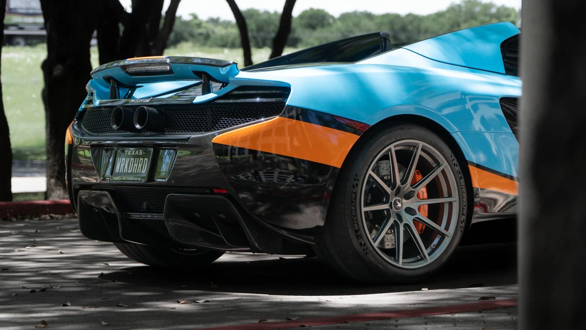 Gulf-liveried McLaren 650S Spider on MMCW1 wheels