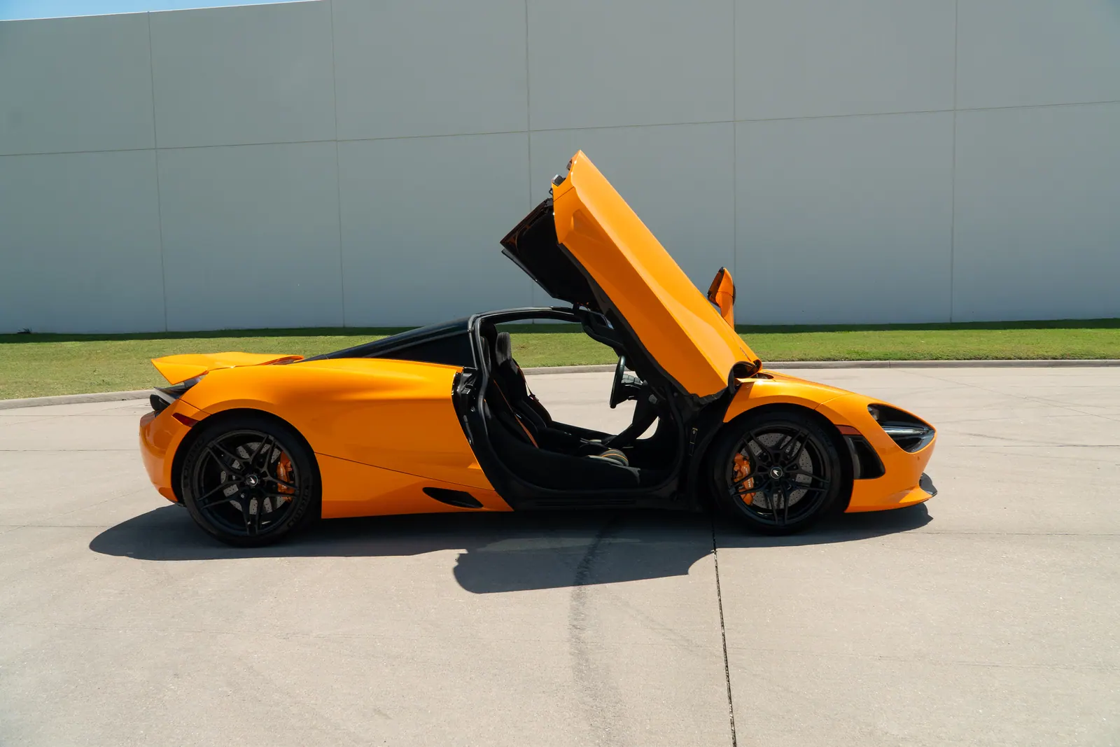 2019 McLaren 720S Coupe in Papaya Spark, photo 5
