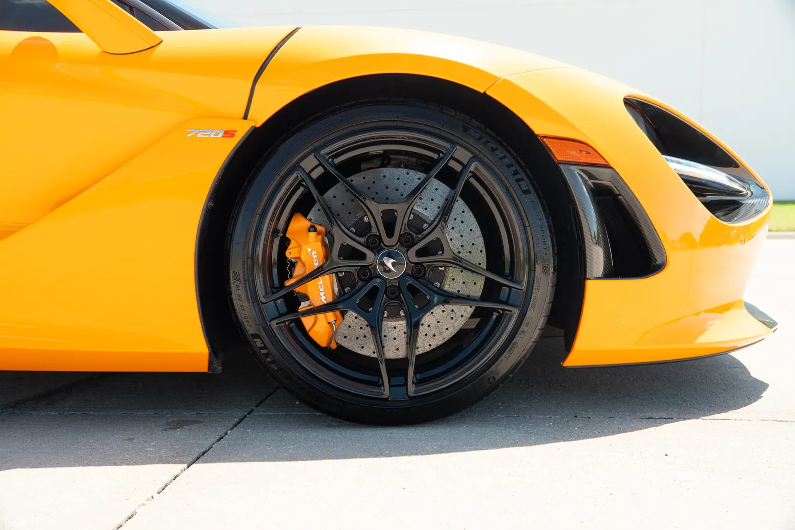2019 McLaren 720S Coupe in Papaya Spark, photo 30