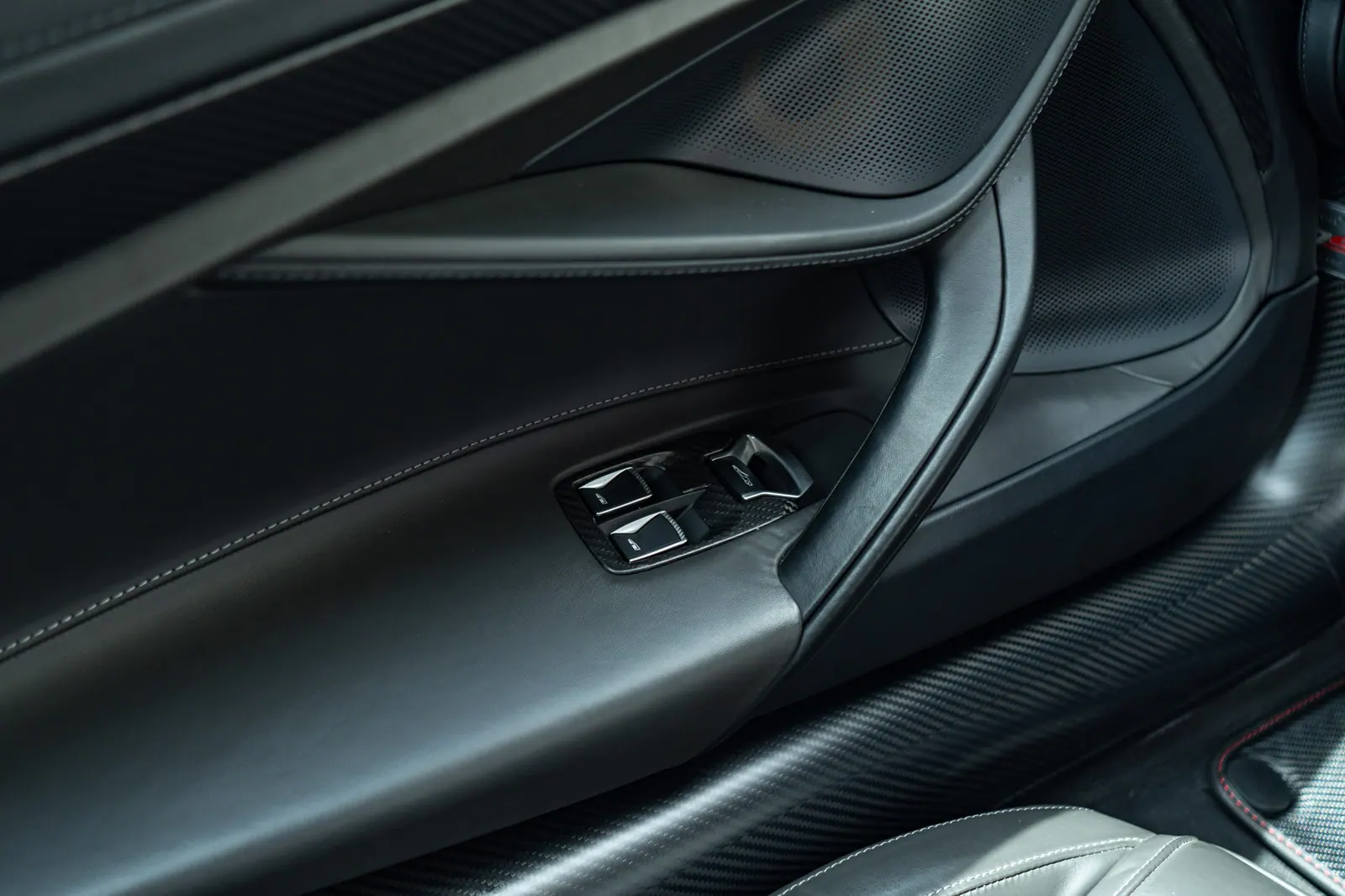 2021 McLaren 720S Spider in Supernova Silver, photo 44